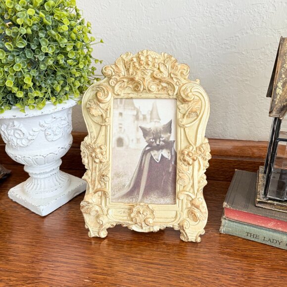 Vintage Ornate Cream and Gold Frame with Black cat - Picture 3 of 10